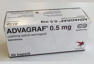 ADVAGRAF 0,5 MG 50 UZATILMIS SALIMLI 50 SERT KAPSUL ambalajı. Takrolimus içeren kapsül. Üretici: ASTELLAS PHARMA İLAÇ TİCARET VE SANAYİ ANONİM ŞİRKETİ.