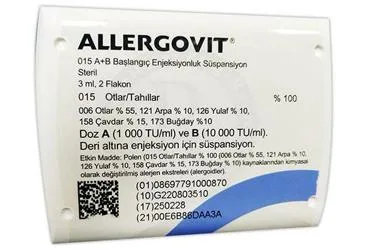 ALLERGOVIT 015 A+B BASLANGIC ENJEKSIYONLUK SUSPANSIYON kutu fotoğrafı, süspansiyon formunda allerjen ekstratı içerir. Üretici: ALLERGO İLAÇ DIŞ TİCARET ANONİM ŞİRKETİ.