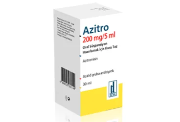 AZITRO 200 MG/5 ML ORAL SUSPANSIYON HAZIRLAMAK ICIN KURU TOZ (30 ML) ürün ambalajı. Azitromisin içeren oral süspansiyon. Üretici: DEVA HOLDİNG ANONİM ŞİRKETİ.