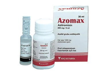 AZOMAX ORAL 5 ML 200 MG 30 ML TOZ kutu fotoğrafı, toz formunda azitromisin içerir. Üretici: KOÇAK FARMA İLAÇ VE KİMYA SANAYİ A.Ş.