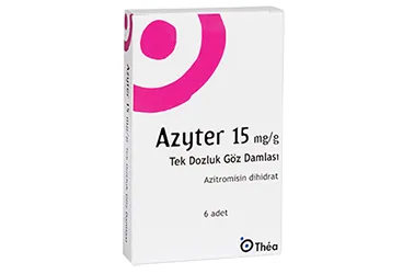 AZYTER 15 MG/G TEK DOZLUK GOZ DAMLASI 6 FLAKON ürün ambalajı. Azitromisin -oftalmik içeren göz damlası. Üretici: THEA PHARMA İLAÇ TİC.LTD.ŞTİ.
