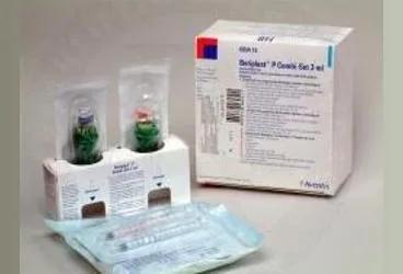 Fibrin yapıştırıcı içeren çözelti: BERIPLAST-P COMBI SET 3 ML TROMBIN COZELTISI VE 3 ML FIBRINOJEN COZ. ICEREN FIBRIN YAPISTIRICI kutusu. Üretici: CSL BEHRİNG BİYOTERAPİ İLAÇ DIŞ TİCARET ANONİM ŞİRKETİ.