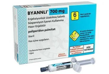 BYANNLI 700 MG ENJEKSIYONLUK UZATILMIS SALIMLI SUSPANSIYON ICEREN KULLANIMA HAZIR ENJEKTOR kutu fotoğrafı, süspansiyon formunda paliperidon içerir. Üretici: JOHNSON AND JOHNSON SIHHİ MALZEME SANAYİ VE TİCARET LİMİTED ŞİRKETİ.
