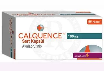 CALQUENCE 100 MG SERT KAPSUL (56 KAPSUL) ambalajı, kapsül formunda acalabrutinib içerir. Üretici: ASTRAZENECA İLAÇ SAN.VE TİC.LTD.ŞTİ.
