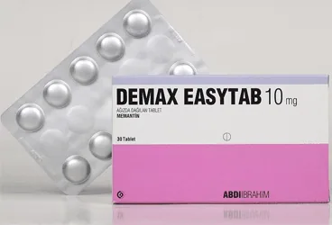 DEMAX EASYTAB 10 MG 100 AGIZDA DAGILAN TABLET kutusu. Memantin içeren tablet. Üretici: ABDİ İBRAHİM İLAÇ SANAYİ VE TİCARET A.Ş.