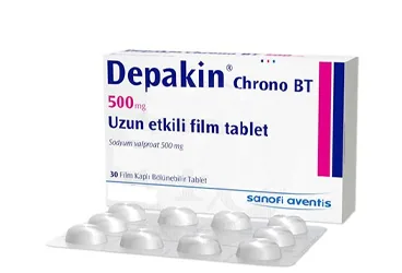 DEPAKIN CHRONO BT 500 MG UZUN ETKILI 30 FILM TABLET kutusu. Valproik asit içeren film kaplı tablet. Üretici: SANOFİ SAĞLIK ÜRÜNLERİ LTD. ŞTİ.
