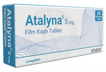 Erlotinib içeren film kaplı tablet: ATALYNA 5 MG FILM KAPLI TABLET (30 ADET) ambalajı. Üretici: ATABAY KİMYA SANAYİ VE TİC. A.Ş.