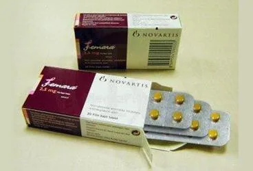 FEMARA 2,5 MG 30 FİLM TABLET ürün ambalajı, film kaplı tablet formunda letrozol içerir. Üretici: NOVARTİS SAĞLIK GIDA VE TARIM ÜRÜNLERİ SANAYİ VE TİCARET ANONİM ŞİRKETİ.