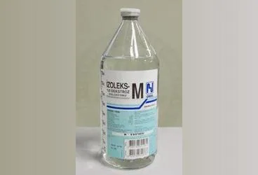 Serum içeren IZOLEKS-M %5 DEKSTROZ BIOSEL SOL 1000 ML SETLI SISE ambalajı. Üretici: OSEL İLAÇ SANAYİ VE TİCARET ANONİM ŞİRKETİ.