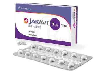 Ruksolitinib içeren tablet: JAKAVI 5 MG 56 TABLET ambalajı. Üretici: NOVARTİS SAĞLIK GIDA VE TARIM ÜRÜNLERİ SANAYİ VE TİCARET ANONİM ŞİRKETİ.