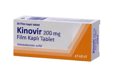 KINOVIR 200 MG FILM KAPLI TABLET (30 TABLET) kutu fotoğrafı, film kaplı tablet formunda hidroksiklorokin sülfat içerir. Üretici: ATABAY KİMYA SANAYİ VE TİC. A.Ş.
