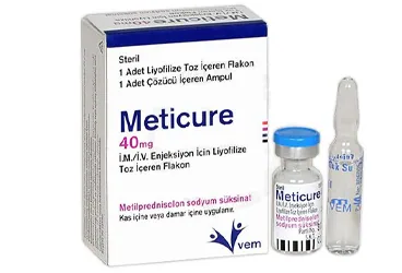 METICURE 40 MG IM/IV ENJ. ICIN LIYOFILIZE TOZ ICEREN FLAKON (1 FLAKON VE 1 COZUCU AMPUL) kutusu, ampul formunda metilprednizolon içerir. Üretici: VEM İLAÇ SAN. VE TİC. ANONİM ŞİRKETİ.