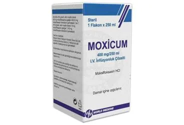 MOXICUM 400 MG/250 ML IV INFUZYON COZELTISI ambalajı, çözelti formunda moksifloksasin içerir. Üretici: WORLD MEDICINE İLAÇ SAN. VE TİC. A.Ş.