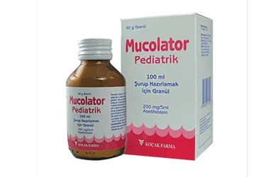 Asetilsistein içeren şurup: MUCOLATOR 200MG/5 ML PEDIATRIK SURUP HAZIRLAMAK ICIN TOZ, (100 ML) kutusu. Üretici: KOÇAK FARMA İLAÇ VE KİMYA SANAYİ A.Ş.