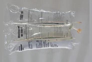 OLICLINOMEL N4-550E INFUZYONLUK ELEKTROLITLI AMINO ASIT COZELTISI, GLUKOZ COZELTISI, LIPID EMULSIYONU (1500 ML) ürün ambalajı. Amino asit + glukoz + zeytinyagi bazli lipid solusyonu içeren çözelti. Üretici: BAXTER TURKEY RENAL HİZMETLER ANONİM ŞİRKETİ.