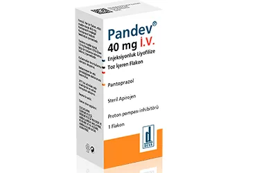 PANDEV 40 MG IV ENJEKSIYONLUK LIYOFILIZE TOZ ICEREN 1 FLAKON ürün ambalajı, flakon formunda pantoprazol içerir. Üretici: DEVA HOLDİNG ANONİM ŞİRKETİ.