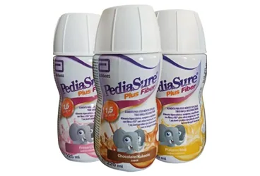 Protein+karbonhidrat+yag+vit+mineral içeren PEDIASURE PLUS FIBER CILEK AROMALI 220 ML ürün ambalajı. Üretici: ABBOTT LABORATUARLARI İTHALAT İHRACAT VE TİCARET LİMİTED ŞİRKETİ.