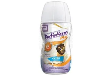 PEDIASURE PLUS VANILYA AROMALI 220 ML ambalajı. Etkin maddesi protein+karbonhidrat+yag+vit+mineral. Üretici: ABBOTT LABORATUARLARI İTHALAT İHRACAT VE TİCARET LİMİTED ŞİRKETİ.