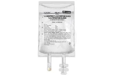 POLIFLEKS %5DEKSTROZ %0,45 SODYUM KLORUR %0,3 POTASYUM KLORUR SOLUSYONU 250 CC PVC SETLI kutu fotoğrafı, solüsyon formunda serum içerir. Üretici: POLİFARMA İLAÇ SAN. VE TİC. A.Ş.