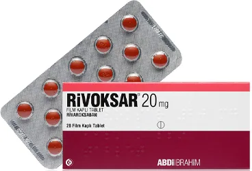Rivaroksaban içeren film kaplı tablet: RİVOKSAR 20 MG FİLM KAPLI TABLET (28 TABLET) ürün ambalajı. Üretici: ABDİ İBRAHİM İLAÇ SANAYİ VE TİCARET A.Ş.