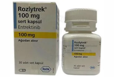 Entrektinib içeren kapsül: ROZLYTREK 100 MG SERT KAPSUL (30 KAPSUL) kutusu. Üretici: ROCHE MÜSTAHZARLARI SANAYİ ANONİM ŞİRKETİ.