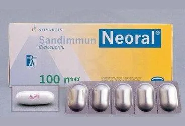 Siklosporin içeren kapsül: SANDIMMUN-NEORAL 100 MG 50 KAPSÜL kutusu. Üretici: NOVARTİS SAĞLIK GIDA VE TARIM ÜRÜNLERİ SANAYİ VE TİCARET ANONİM ŞİRKETİ.