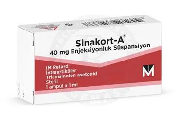 SINAKORT-A 40 MG ENJEKSIYONLUK SUSPANSIYON (1 AMPUL) kutu fotoğrafı. Triamsinolon asetonat içeren süspansiyon. Üretici: MENARİNİ SAĞLIK VE İLAÇ SANAYİ TİCARET ANONİM ŞİRKETİ.