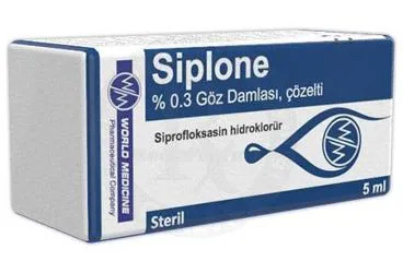 Siprofloksasin -oftalmik içeren göz damlası: SIPLONE %0.3 GOZ DAMLASI, COZELTI (5 ML, 1 SISE) ambalajı. Üretici: WORLD MEDICINE İLAÇ SAN. VE TİC. A.Ş.