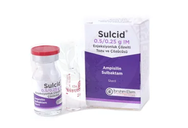 SULCID 0.5/0.25 G IM ENJEKSIYONLUK COZELTI TOZU VE COZUCUSU ambalajı, çözelti formunda ampisilin + sulbaktam içerir. Üretici: MENARİNİ SAĞLIK VE İLAÇ SANAYİ TİCARET ANONİM ŞİRKETİ.