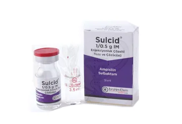 SULCID 1/0,5 MG IM/IV ENJEKSIYONLUK COZELTI TOZU VE COZUCUSU (1 FLAKON) ürün ambalajı, çözelti formunda ampisilin + sulbaktam içerir. Üretici: MENARİNİ SAĞLIK VE İLAÇ SANAYİ TİCARET ANONİM ŞİRKETİ.
