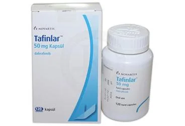 TAFINLAR 50 MG 120 KAPSUL kutusu, kapsül formunda dabrafenib içerir. Üretici: NOVARTİS SAĞLIK GIDA VE TARIM ÜRÜNLERİ SANAYİ VE TİCARET ANONİM ŞİRKETİ.