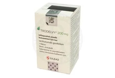 TRODELVY 200 MG INFUZYONLUK COZELTI KONSANTRESI ICIN TOZ (1 FLAKON) ürün ambalajı, çözelti formunda sacituzumab govitecan içerir. Üretici: GİLEAD SCİENCES İLAÇ TİCARET LTD. ŞTİ.
