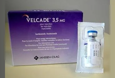 VELCADE 3,5 MG IV/SC ENJEKSIYONLUK COZELTI ICIN TOZ kutu fotoğrafı, çözelti formunda bortezomib içerir. Üretici: JOHNSON AND JOHNSON SIHHİ MALZEME SANAYİ VE TİCARET LİMİTED ŞİRKETİ.