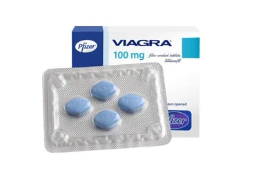 VIAGRA 100 MG 4 FİLM TABLET kutusu. Sildenafil sitrat içeren film kaplı tablet. Üretici: VİATRİS İLAÇLARI LİMİTED ŞİRKETİ.