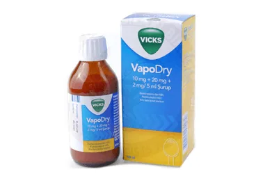 VICKS VAPODRY 120 ML SURUP ürün ambalajı, şurup formunda psödoefedrin kombinasyon içerir. Üretici: PROCTER&GAMBLE TÜKETİM MALLARI SANAYİ A.Ş.