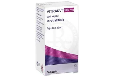 VITRAKVI 100 MG SERT KAPSUL (56 KAPSUL) ambalajı. Larotrektinib içeren kapsül. Üretici: BAYER TÜRK KİMYA SAN. LTD. ŞTİ.